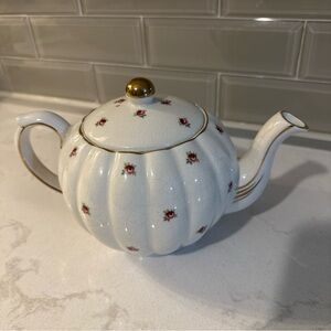 Vtg.‎ Gibson, England, China teapot🫖 , Cream  w/Small Roses & Gold Accents
